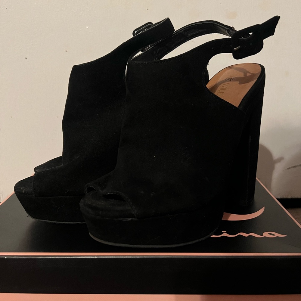Black open toed/heel chunky high heel
